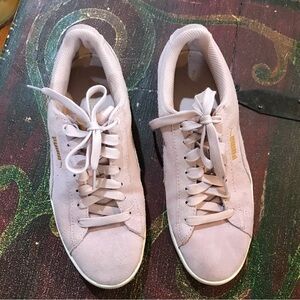 👟Puma Pink Suede Sneakers